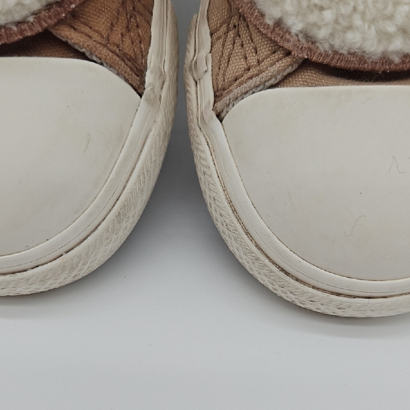 Adorable Sherpa Bear Face Kids Sneakers in Tan and White Velcro - Picture 15 of 15